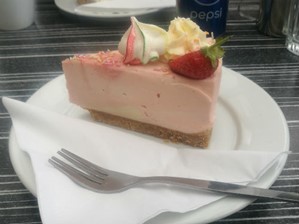 Strawberry meringue cheesecake