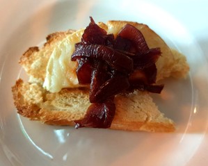 Goats cheese and caramelised red onion bruschetta